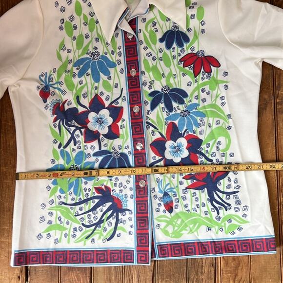 Vintage women’s 1970s polyester, Polynesian Floral Graphic Short Sleeve Shirt - Picture 5 of 7